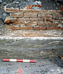 Lors de travaux en bordure du chemin Côte-des-Neiges, les archéologues ont mis au jour le mur d'un bâtiment construit au dix-neuvième siècle